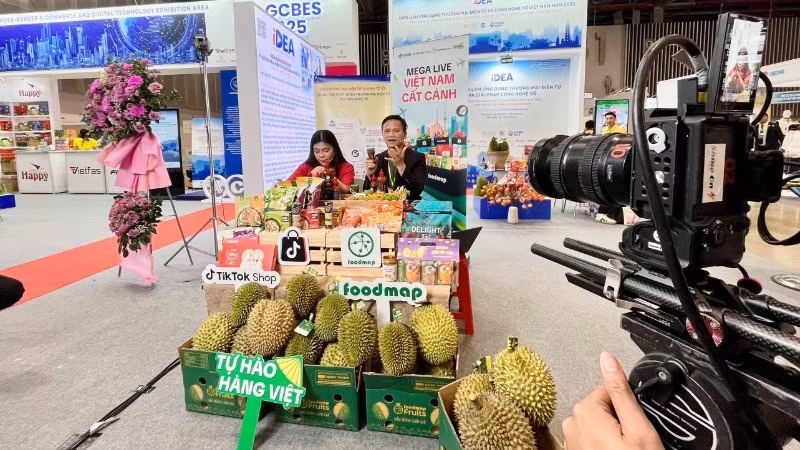 Online sales livestream. (Illustrative photo: MOIT)