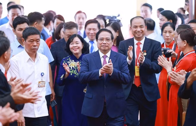 Politburo member, Prime Minister Pham Minh Chinh attends the first congress of the Party Organisation of Tay Ho ward of Ha Noi for the 2025–2030 term on August 8, 2025. (Photo: VNA)