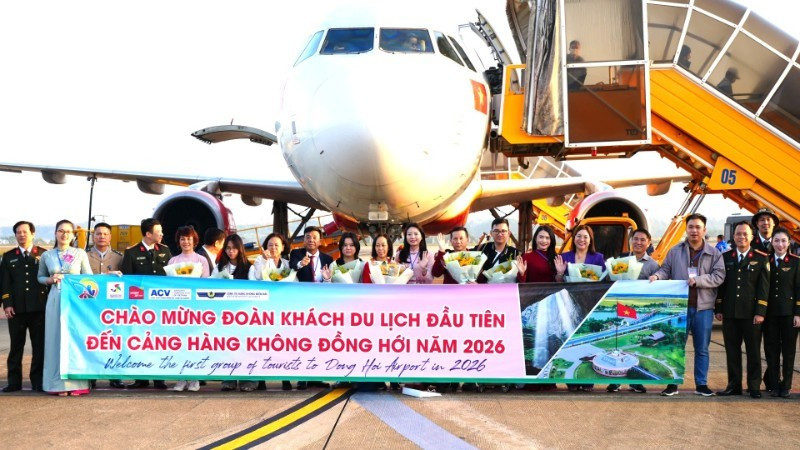 Quang Tri welcomes the first air travellers of 2026.