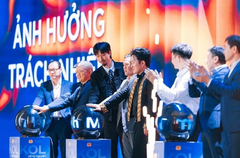 Influencers at the launch of the “Digital Trust Alliance”. (Photo: VNEXPRESS)