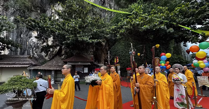 Procession at the Vu Lan Festival - Ngu Hanh Son 2025 (Photo: VNA)