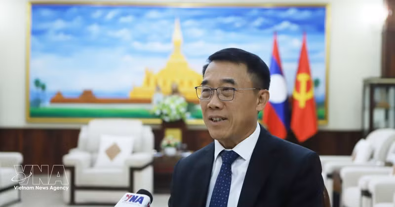 Bounleua Phandanouvong, head of the External Relations Commission of the Lao People’s Revolutionary Party (LPRP) Central Committee, grants an interview to the VNA. (Photo: VNA)