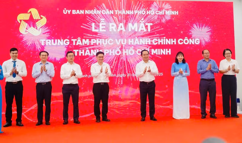 Delegates attend the launch ceremony.