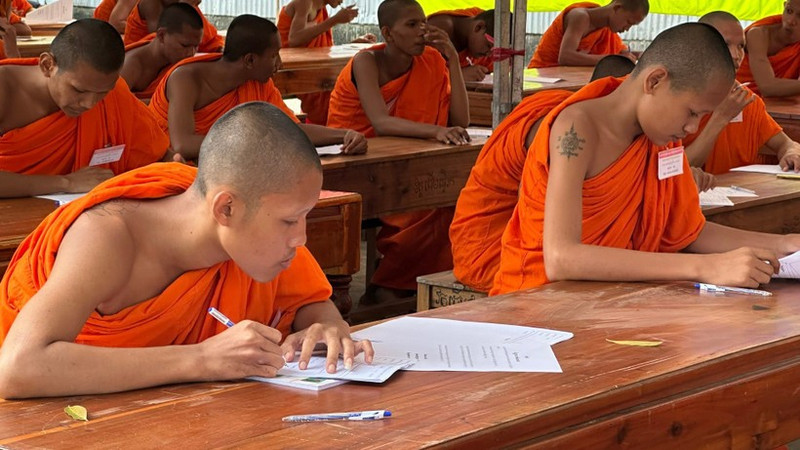A Pali language class in An Giang has been maintained for many years.