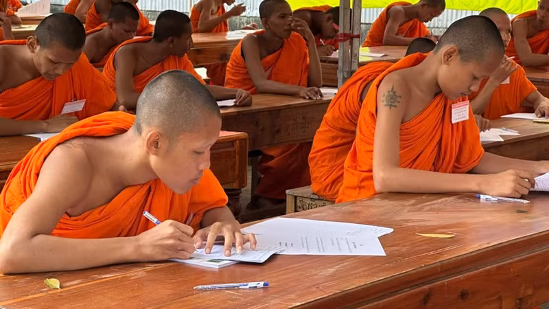 A Pali language class in An Giang has been maintained for many years.