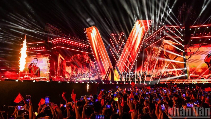 The concert “Homeland in Our Hearts” held on the evening of August 10 at My Dinh National Stadium, Ha Noi.