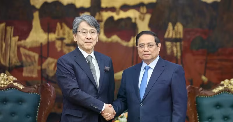 Prime Minister Pham Minh Chinh and Chairman of Japan Bank for International Cooperation Maeda Tadashi. (Photo: VNA)