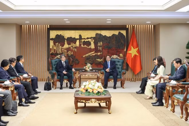 Prime Minister Pham Minh Chinh receives Chairman of Japan Bank for International Cooperation Maeda Tadashi in Hanoi on June 29. (Photo: VNA)