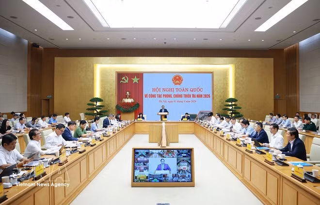 Prime Minister Pham Minh Chinh chairs the meeting on disaster response in Ha Noi on April 1 (Photo: VNA)
