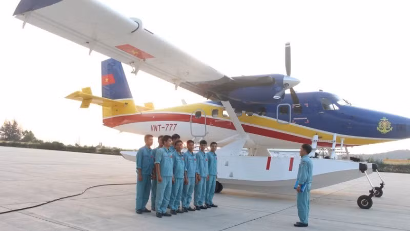 Briefing and assigning tasks to a flight crew on the DHC-6 seaplane.