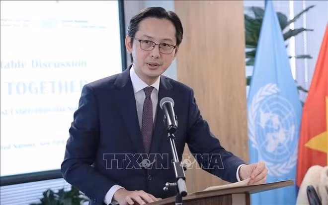 Ambassador Do Hung Viet, Permanent Representative of Viet Nam to the UN addressing the ceremony (Photo: VNA)