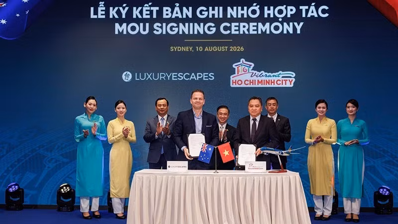 The signing ceremony for memoranda of understanding on cooperation between the Ho Chi Minh City Department of Tourism and Australian partners. (Photo: Department of Tourism)