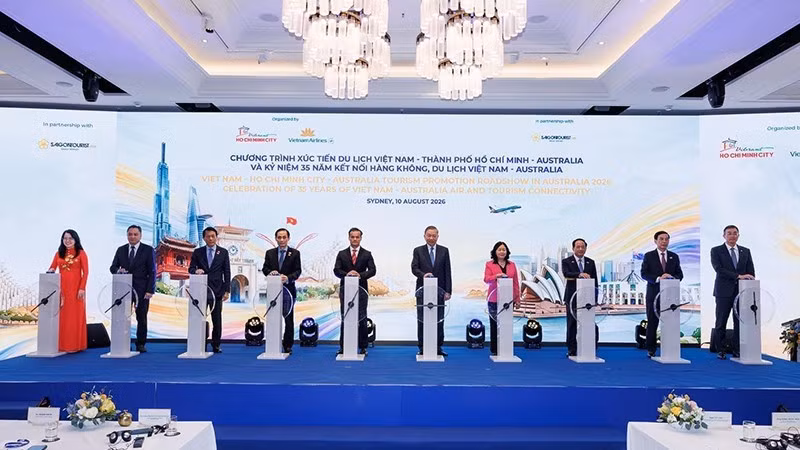 General Secretary and State President To Lam and the Vietnamese high-level delegation take part in a ceremony marking the 35th anniversary of air connectivity and tourism links between Viet Nam and Australia. (Photo: Ho Chi Minh City Department of Tourism)