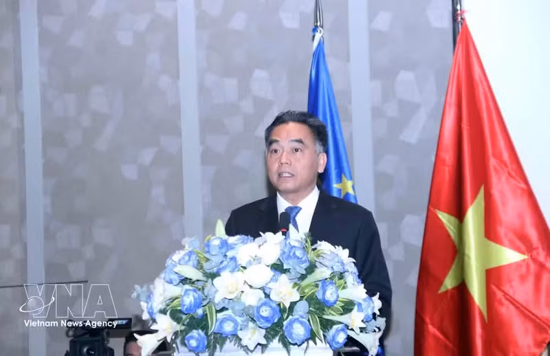 Standing Vice Chairman of the municipal People’s Committee Nguyen Loc Ha speaks at the event. (Photo: VNA)