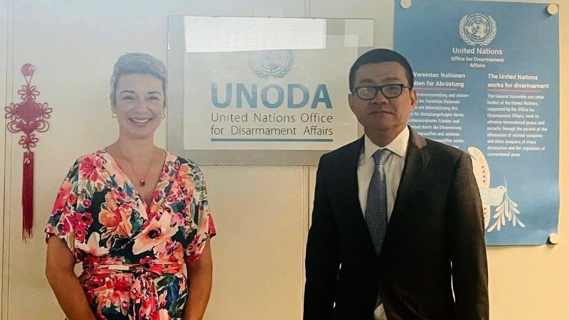 Ambassador Vu Le Thai Hoang, Permanent Representative of Viet Nam to the United Nations and other international organisations in Vienna, and Rebecca Jovin, Head of the United Nations Office for Disarmament Affairs in Vienna (UNODA).