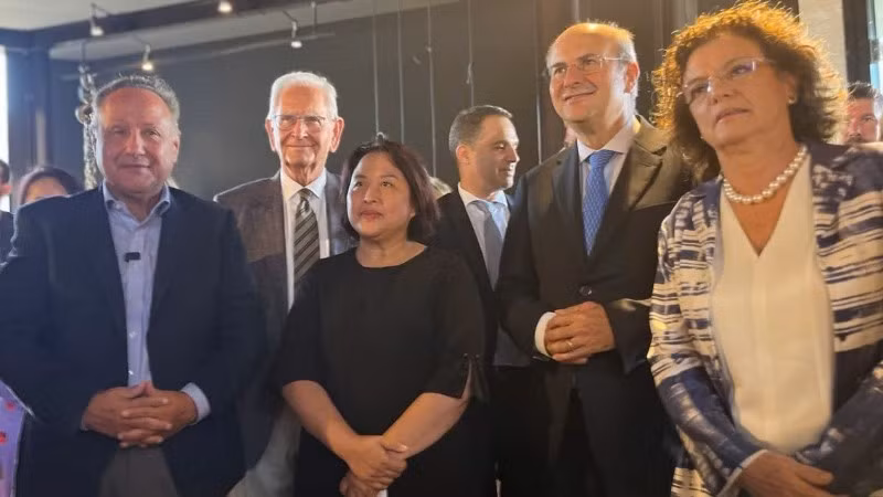 Vietnamese Ambassador to Greece Pham Thị Thu Huong met with the Vice President of Greece and the President of the Hellenic Federation of Enterprises. (Photo: Vietnamese Embassy in Greece)