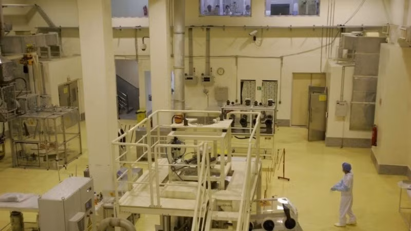 Iranian technicians working inside the Isfahan nuclear facility, about 420 kilometres south of Tehran. (Photo: The Times of Israel/VNA)