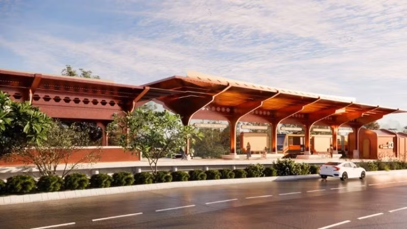 Hue Station bears the imprint of the former imperial capital, with deep red tones and architecture inspired by the royal court.