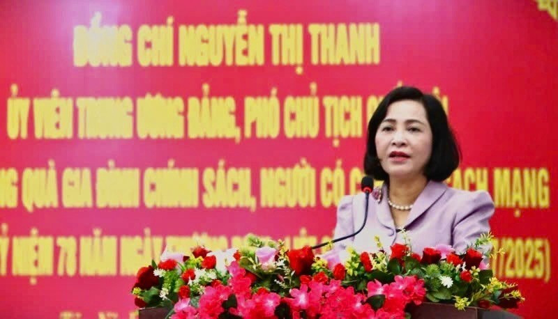 NA Vice Chairwoman Nguyen Thi Thanh delivers remarks.
