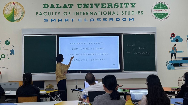 JICA volunteers report on their activities and share challenges. (Photo: JICA)