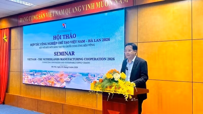 Bui Quang Hung, Deputy Director General of the Trade Promotion Agency, addresses the seminar. (Photo courtesy of the Ministry of Industry and Trade)
