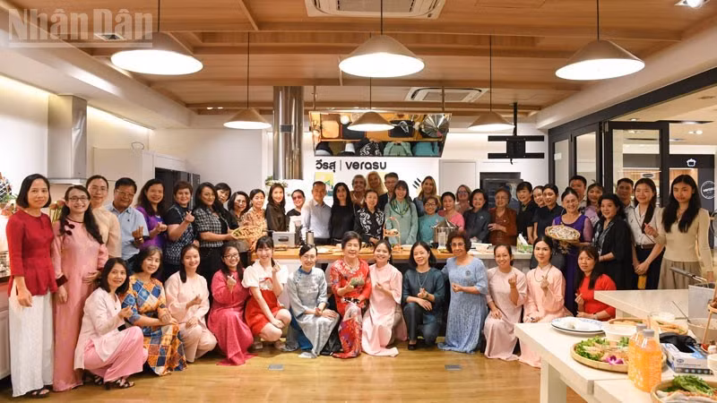 The programme attracted a large number of international guests and members of the Vietnamese community in Bangkok. (Photo: Minh Thang)