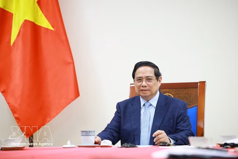 Prime Minister Pham Minh Chinh in the phone talks with Kuwaiti Prime Minister Sheikh Ahmed Abdullah Al-Ahmad Al-Sabah on March 9 (Photo: VNA)