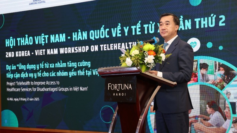 Professor Dr Tran Van Thuan, Deputy Minister of Health, speaks at the conference.
