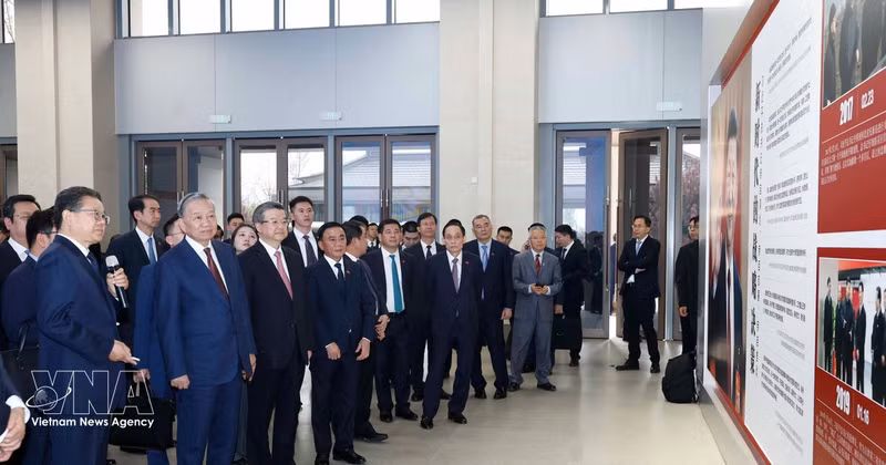 Party General Secretary and State President To Lam and his entourage visit the Xiong'an New Area in Hebei province on April 14. (Photo: VNA)
