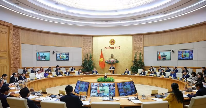 A view of the Government’s monthly regular meeting on February 4, which is virtually connected with all provinces and centrally-run cities. (Photo: VNA)