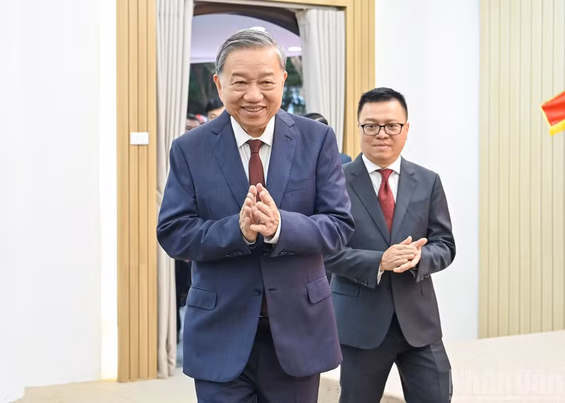 Party General Secretary To Lam attends the launching ceremony for the special news website on the 14th National Party Congress.