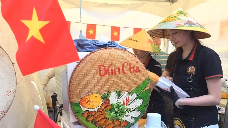 A section showcasing Vietnamese cuisine at the Seoul Spring Festival 2026. (Photo: The Vietnamese Embassy in the RoK)