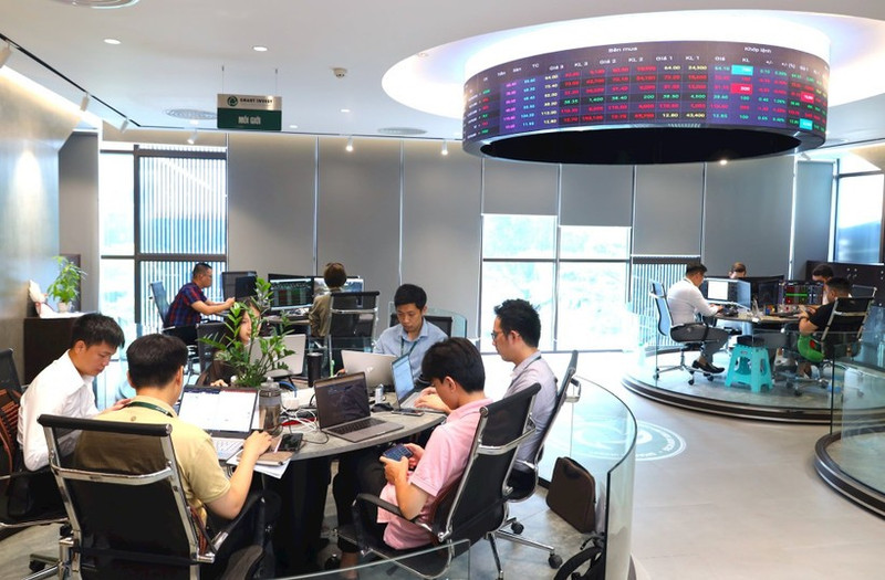 The Vietnamese stock market has made significant strides in both quality and the range of products available, establishing itself as an increasingly vital medium- and long-term capital channel for the economy. (Photo: Minh Dung)