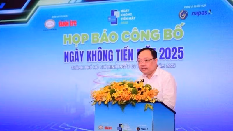 Pham Anh Tuan, Director of the SBV's Payment Department speaks at the press conference on the Cashless Day 2025 programme.