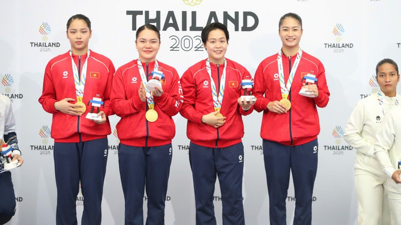 Nguyen Thi Phuong, Nguyen Ngoc Tram, Bui Ngoc Nhi, and Hoang Thi Thu Uyen win the gold medal in the women’s team kata event in Karate.