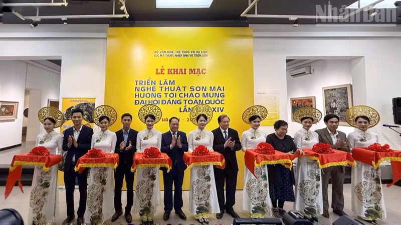 Delegates cutting the ribbon to open the exhibition