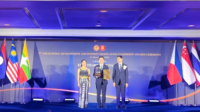 The Thien Tam Fund (Vingroup) is honoured with the ASEAN Award for Rural Development and Poverty Eradication.