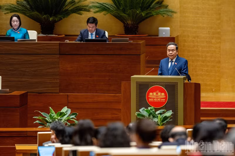 National Assembly Chairman Tran Thanh Man delivers the opening address.