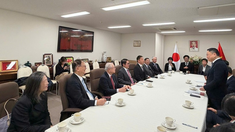The delegation of the National Assembly Committee for Economic and Financial Affairs meets Japan–Viet Nam friendship organisations in the Kansai region.
