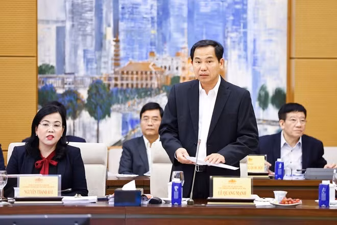 General Secretary of the NA and Chairman of the NA Office Le Quang Manh speaks at the meeting. (Photo: VNA)