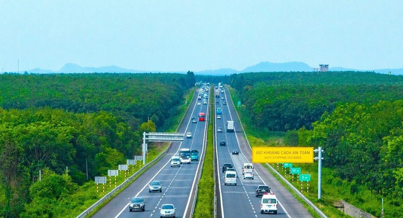 Public investment continues to be identified as a key pillar in unlocking growth potential in 2026 and the years ahead. (In the photo: The Ho Chi Minh City–Long Thanh–Dau Giay Expressway). (Photo: Hoang Ha)