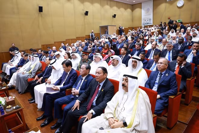 Delegates attend Prime Minister Pham Minh Chinh’s policy speech at the Kuwait Diplomatic Institute. (Photo: VNA)