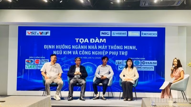 Speakers at the seminar. (Photo: HNV)