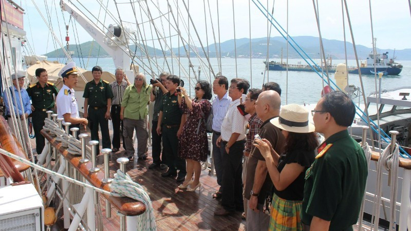 In August 2017, writers participating in a creative camp organised by the People’s Army Publishing House conducted fieldwork at the Naval Academy.
