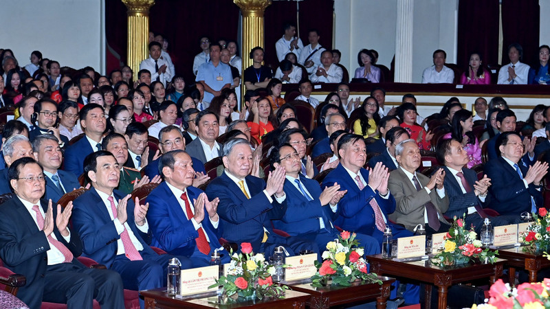 Party General Secretary To Lam and Prime Minister Pham Minh Chinh attend the anniversary ceremony along with Party and State leaders and former leaders.