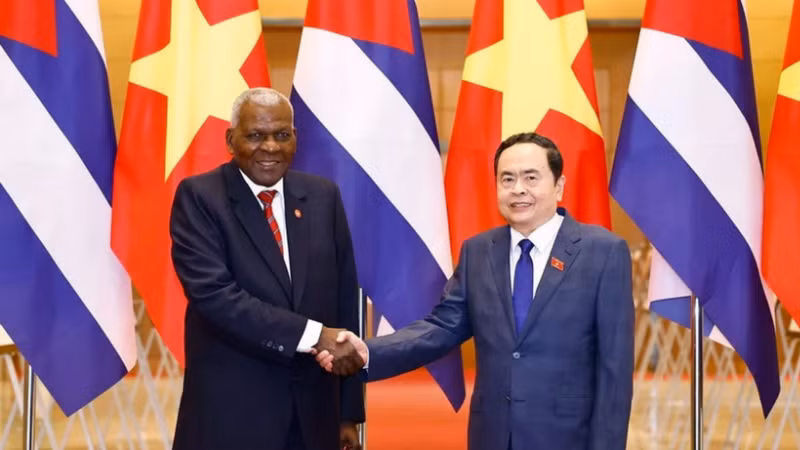 National Assembly Chairman Tran Thanh Man and Esteban Lazo Hernandez, President of the National Assembly of People’s Power and President of the Council of State of Cuba. (Photo: VNA)