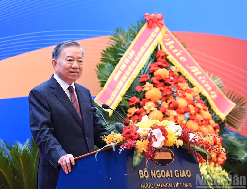 Party General Secretary and State President To Lam delivers a keynote address to the conference.