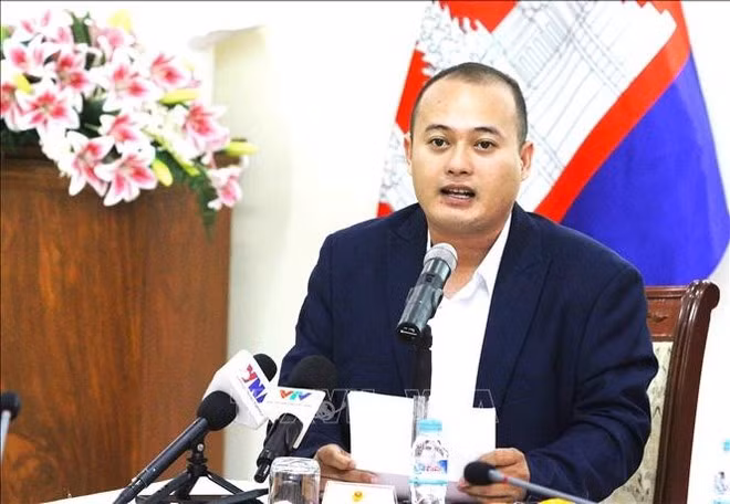 Thong Mengdavid, an expert in geopolitics and international security at the Royal University of Phnom Penh, at the seminar (Photo: VNA)