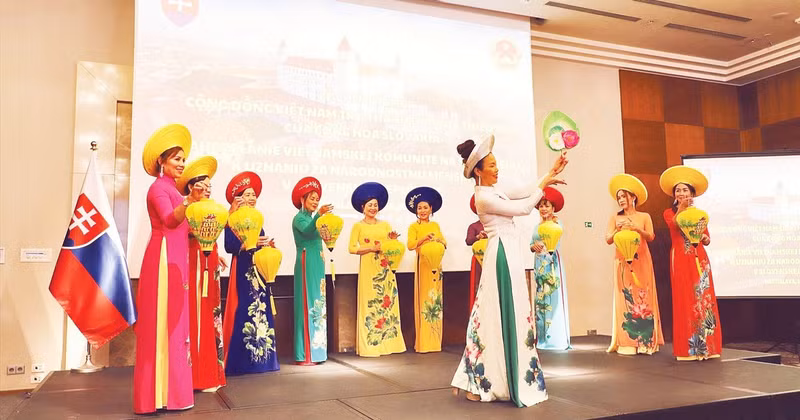A ceremony celebrating the recognition of the Vietnamese community as the 14th ethnic minority group in the Slovak Republic.