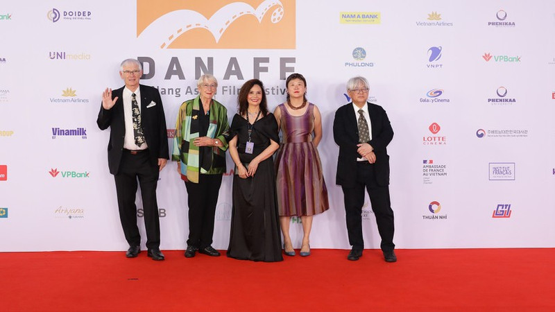 The Jury of the Asian in-competition films category on the red carpet at the festival’s opening night. (Photo: Organising Committee)